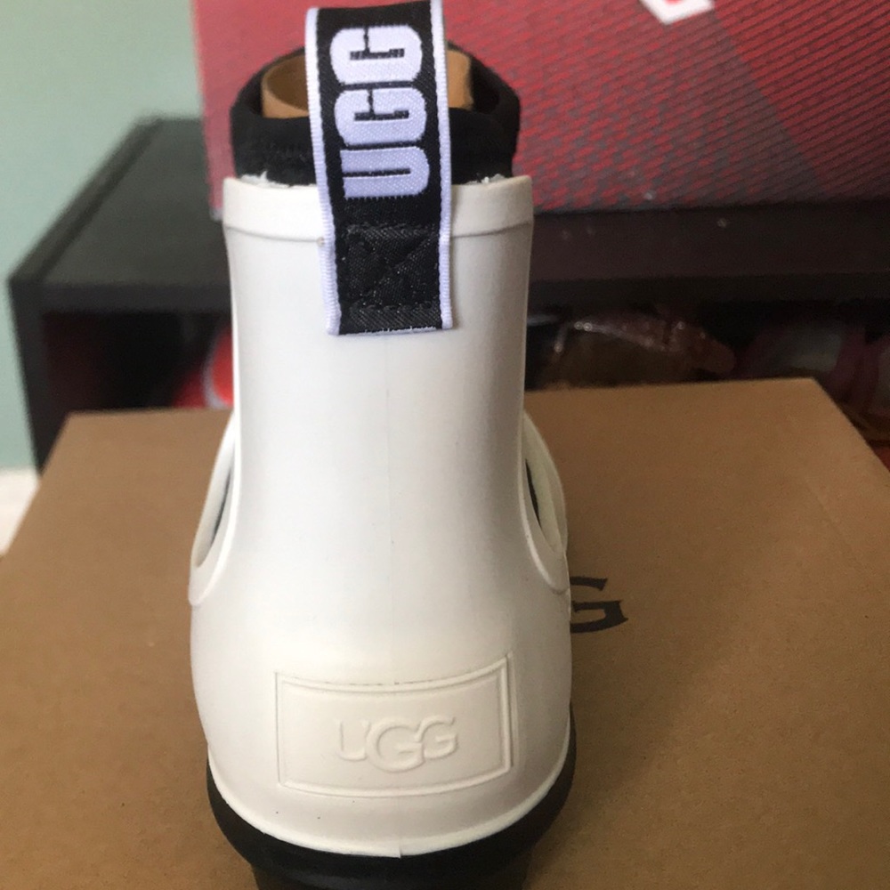 UGG CHEVONNE RAIN BOOTS - Picture 4 of 5
